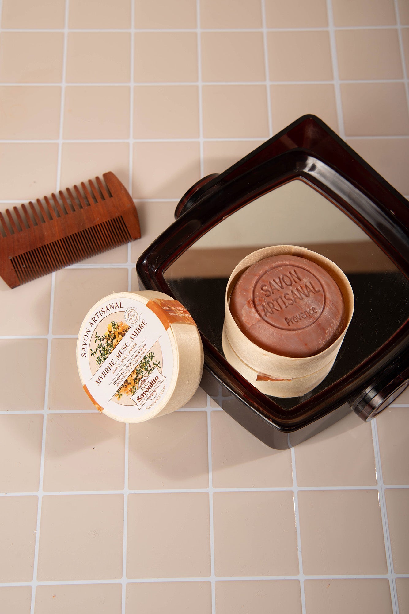 savon myrrhe, musc et ambre dans boite en bois