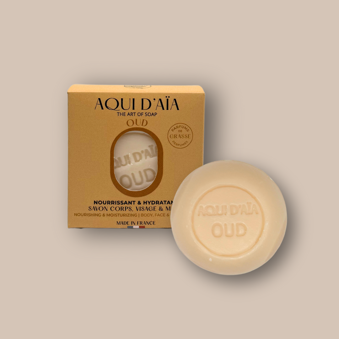 Savon rond artisanal parfum oud 100g, présenté en pain.