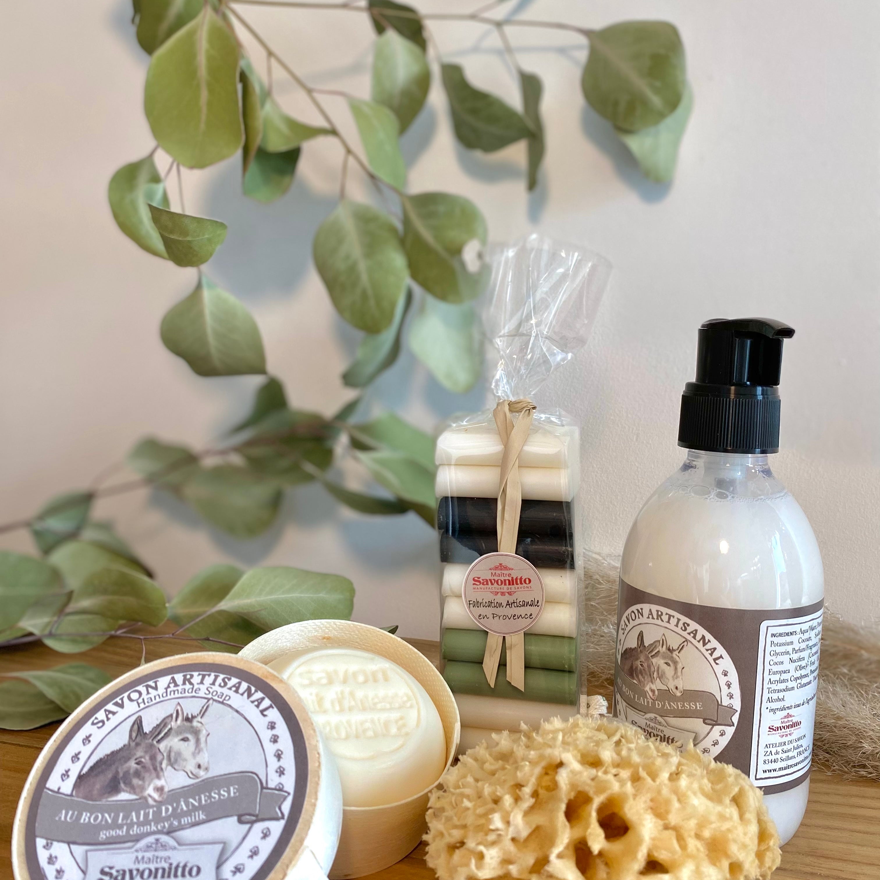 Pack douceur avec savon liquide au lait d’ânesse, savon solide au lait d’ânesse et sachet de savons solides variés