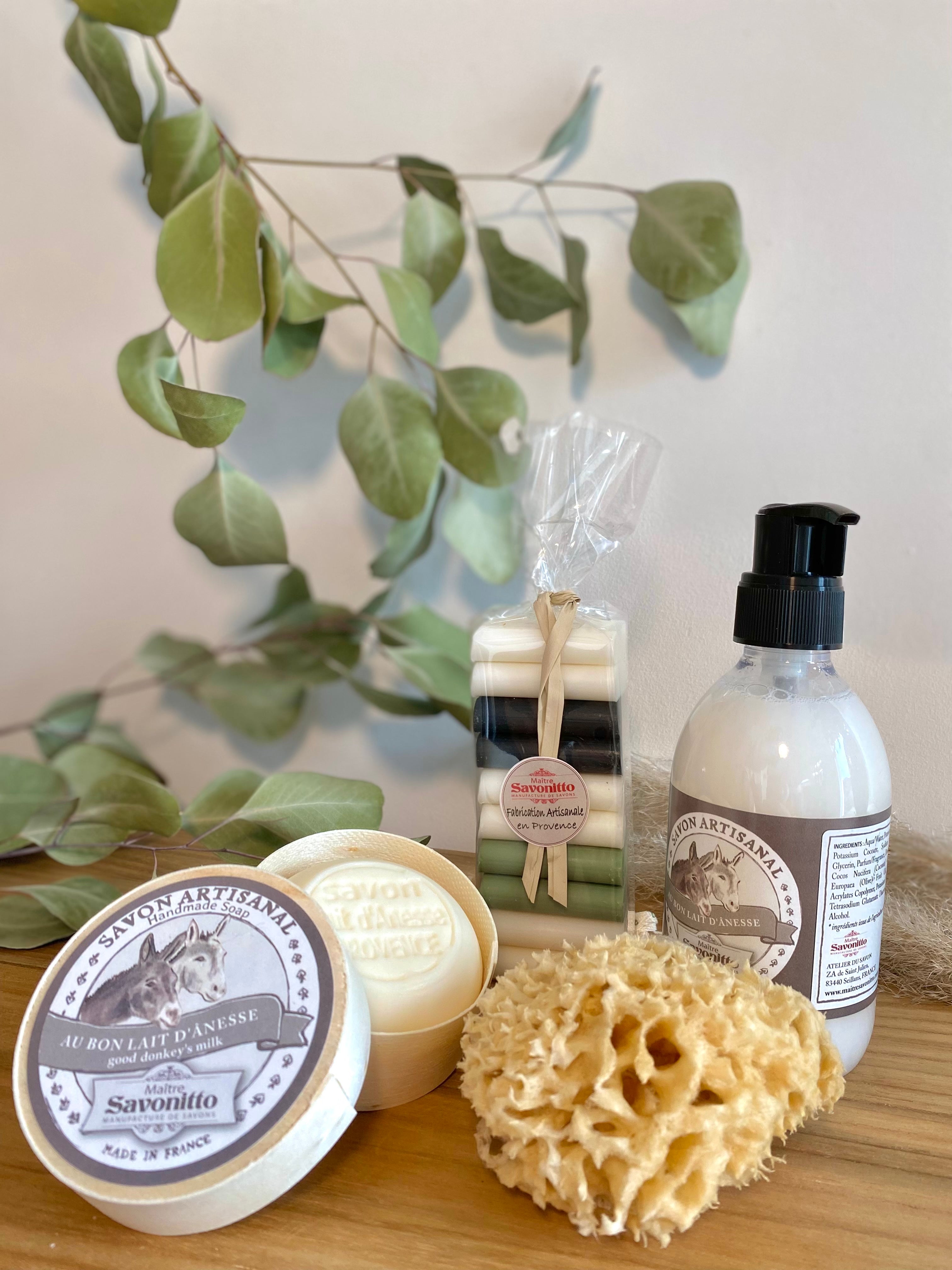 Pack douceur avec savon liquide au lait d’ânesse, savon solide au lait d’ânesse et sachet de savons solides variés