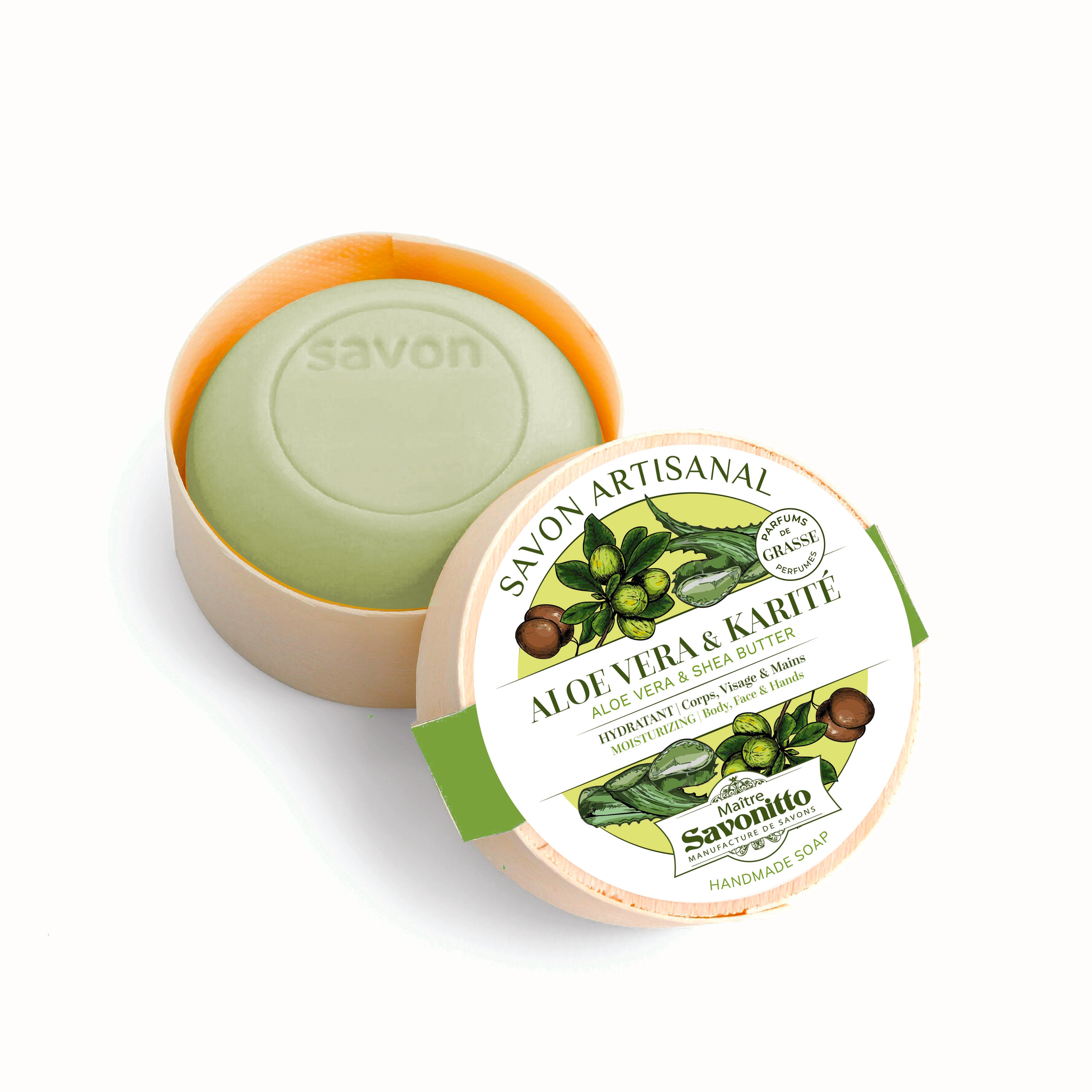 Savon artisanal Aloe Vera & Karité, enrichi en beurre de karité, soin hydratant doux pour une peau souple et délicatement parfumée.