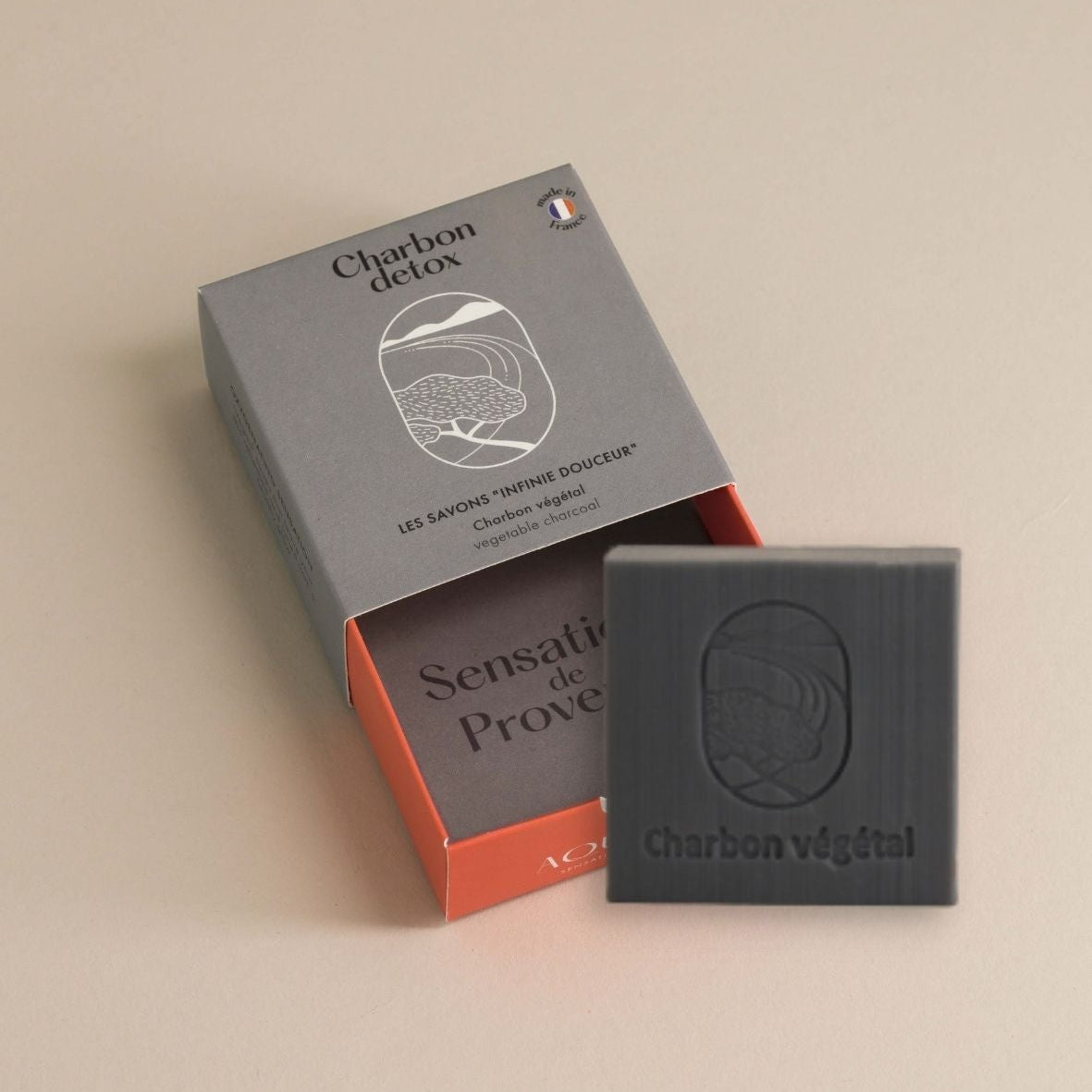 Savon artisanal au charbon végétal 100g, savon purifiant made in Provence.