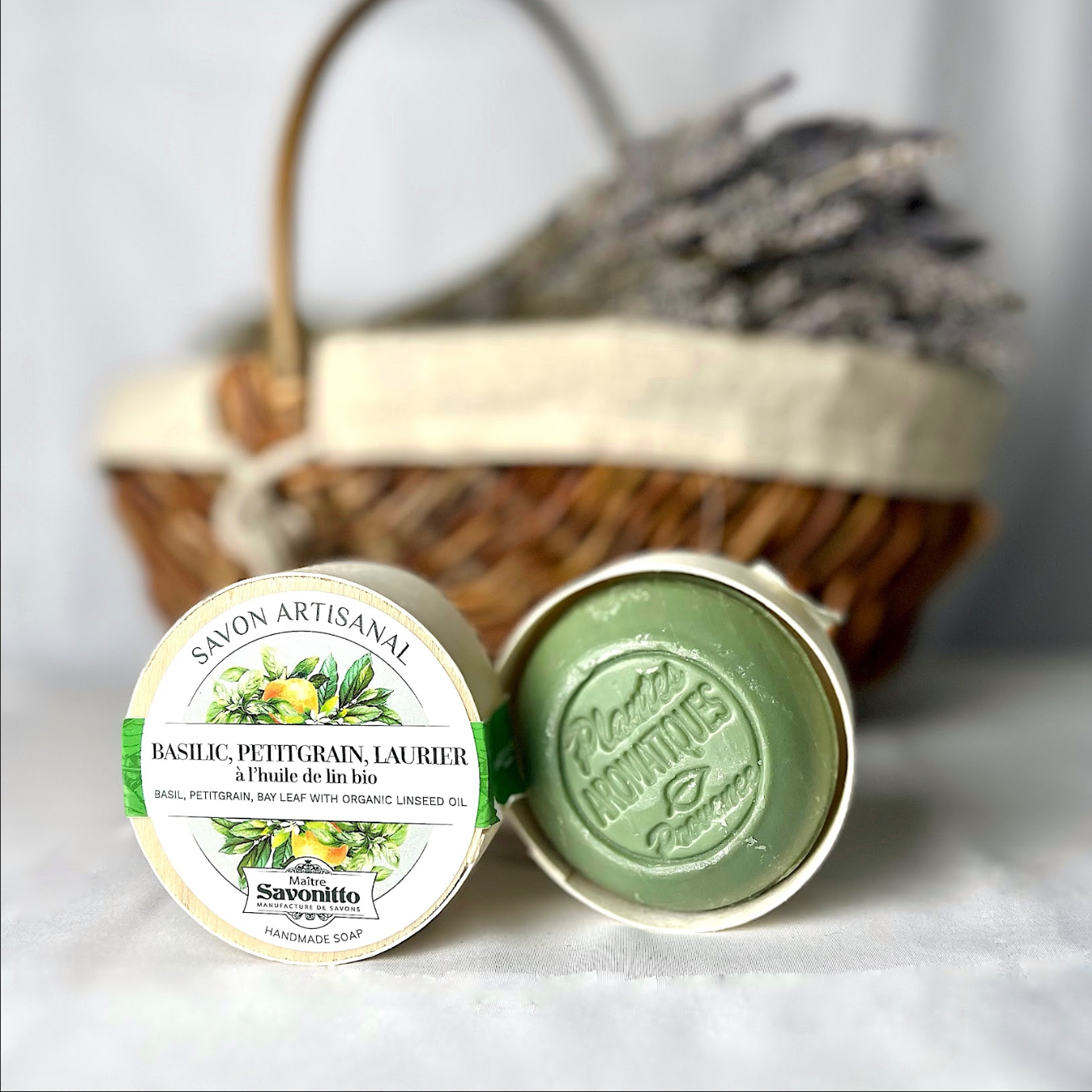 Savon artisanal basilic, petitgrain et laurier 100g dans une boîte en bois, savon parfumé made in Provence