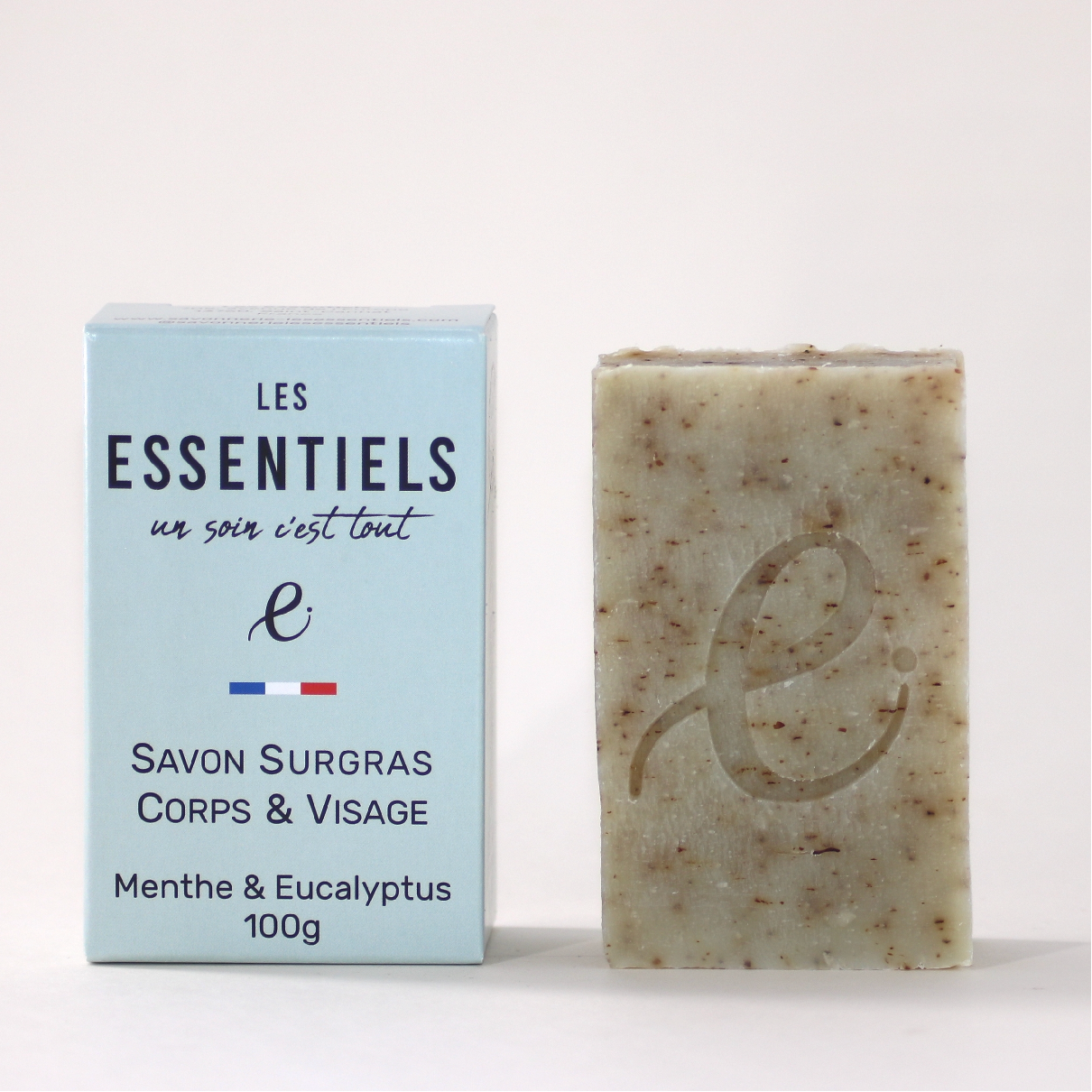 Savon surgras artisanal menthe et eucalyptus 100g, certifié COSMOS Organic, aux notes végétales rafraîchissantes
