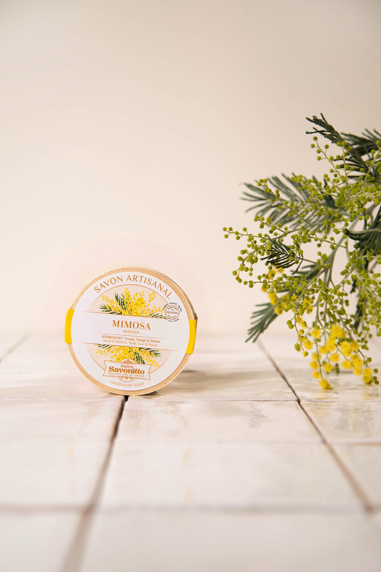 savon mimosa dans boite en bois