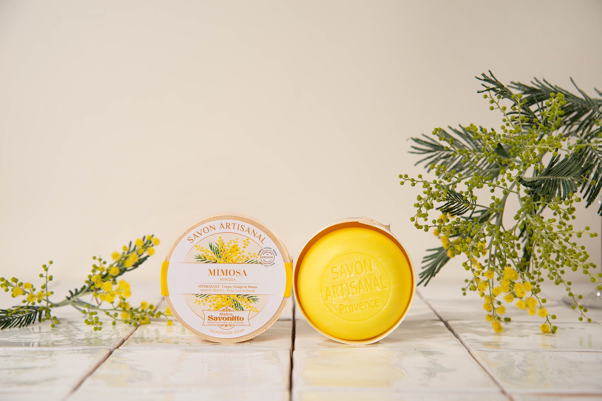 savon mimosa dans boite en bois