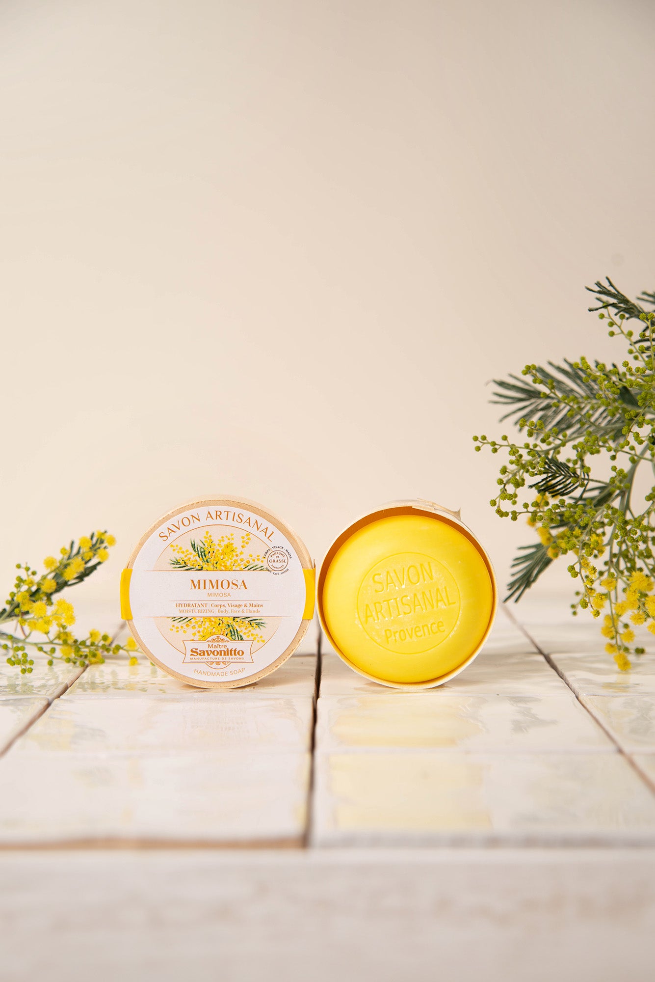 savon mimosa dans boite en bois