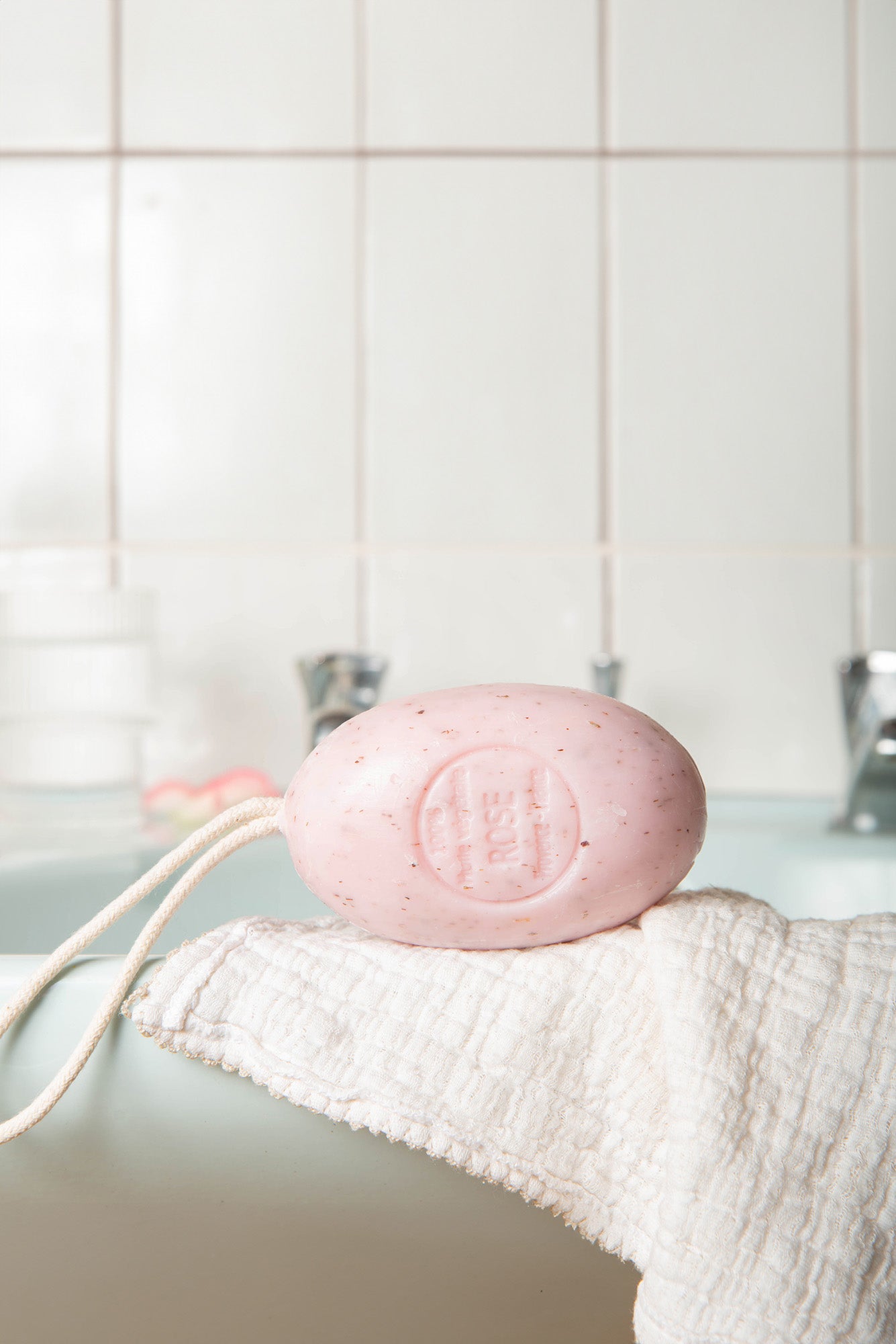 savon ovale corde rose