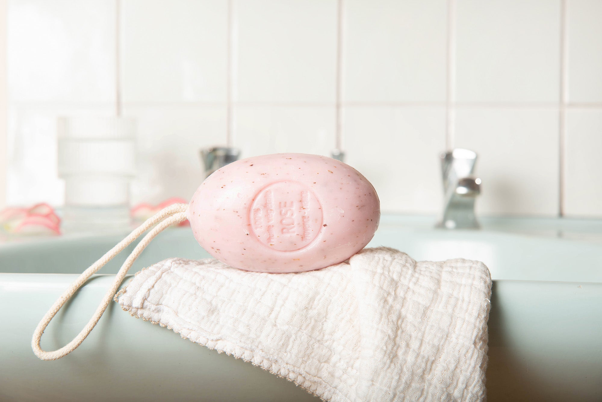 savon ovale corde rose