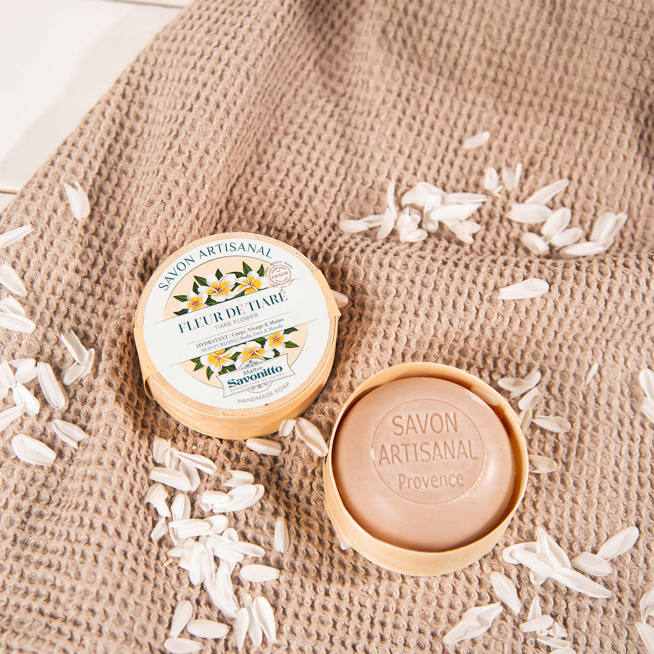 savon fleur de tiaré dans boite en bois