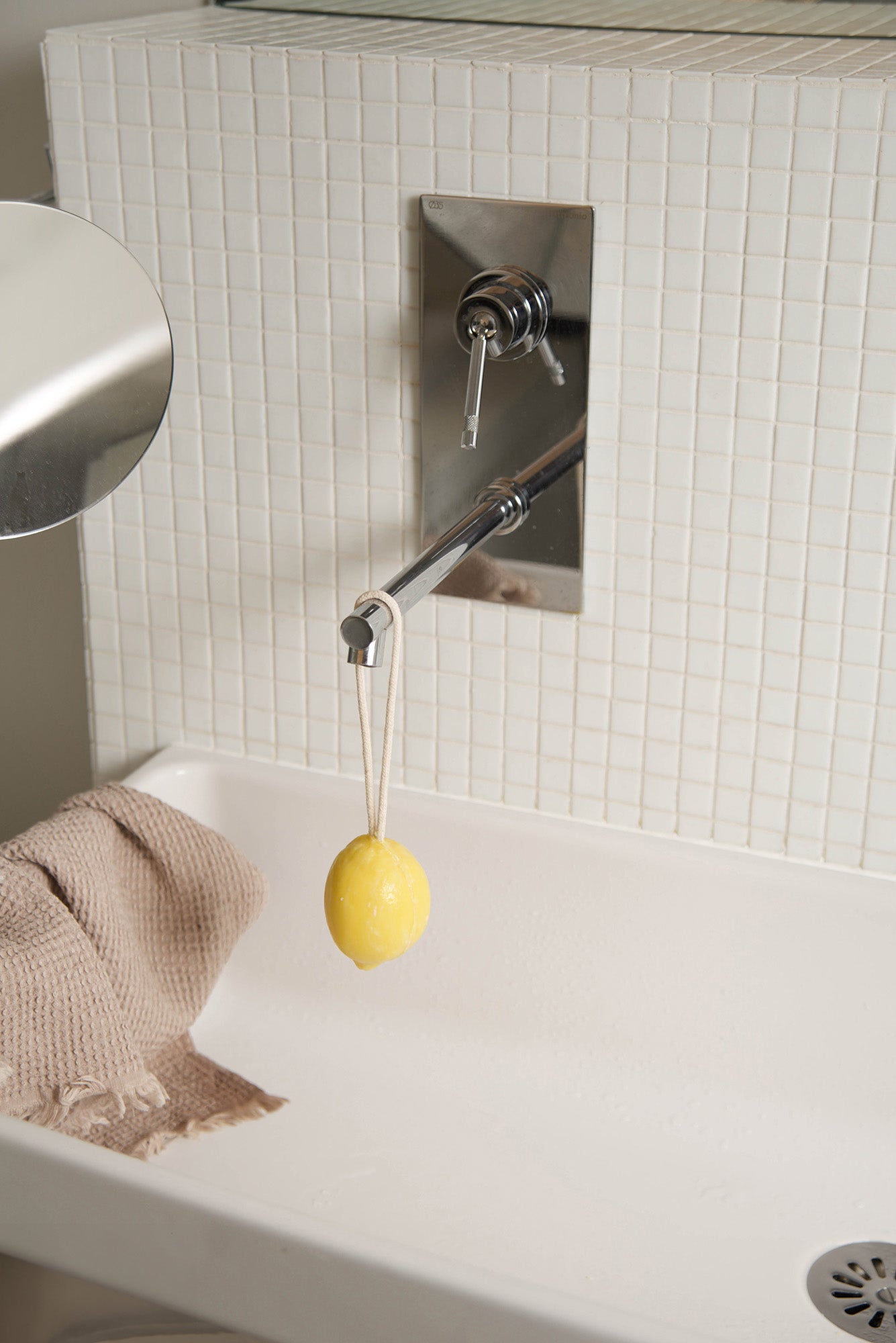 savon forme citron sur corde