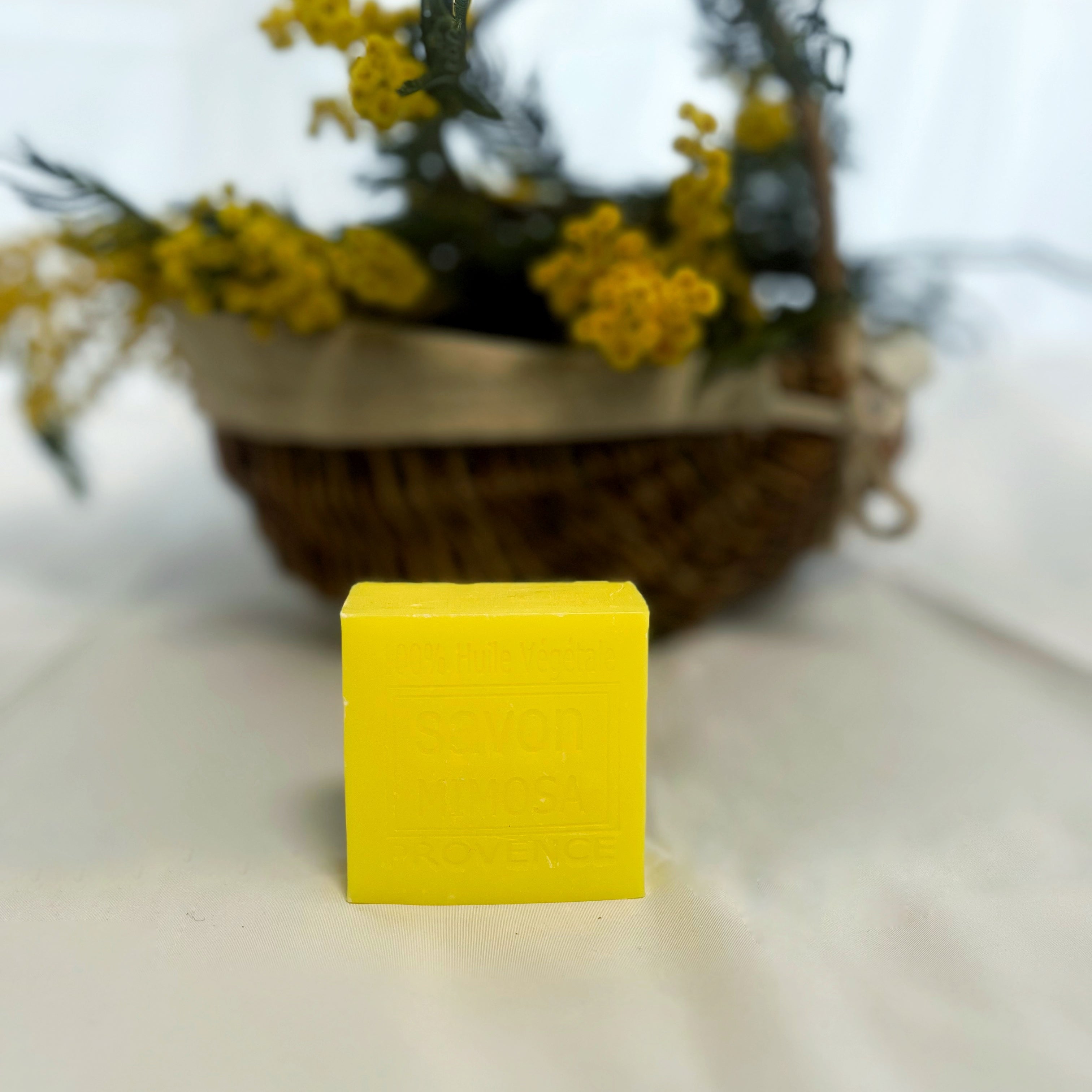Savon solide parfum mimosa 100g, savon artisanal sensoriel aux ingrédients naturels, senteur florale lumineuse pour une toilette douce et élégante
