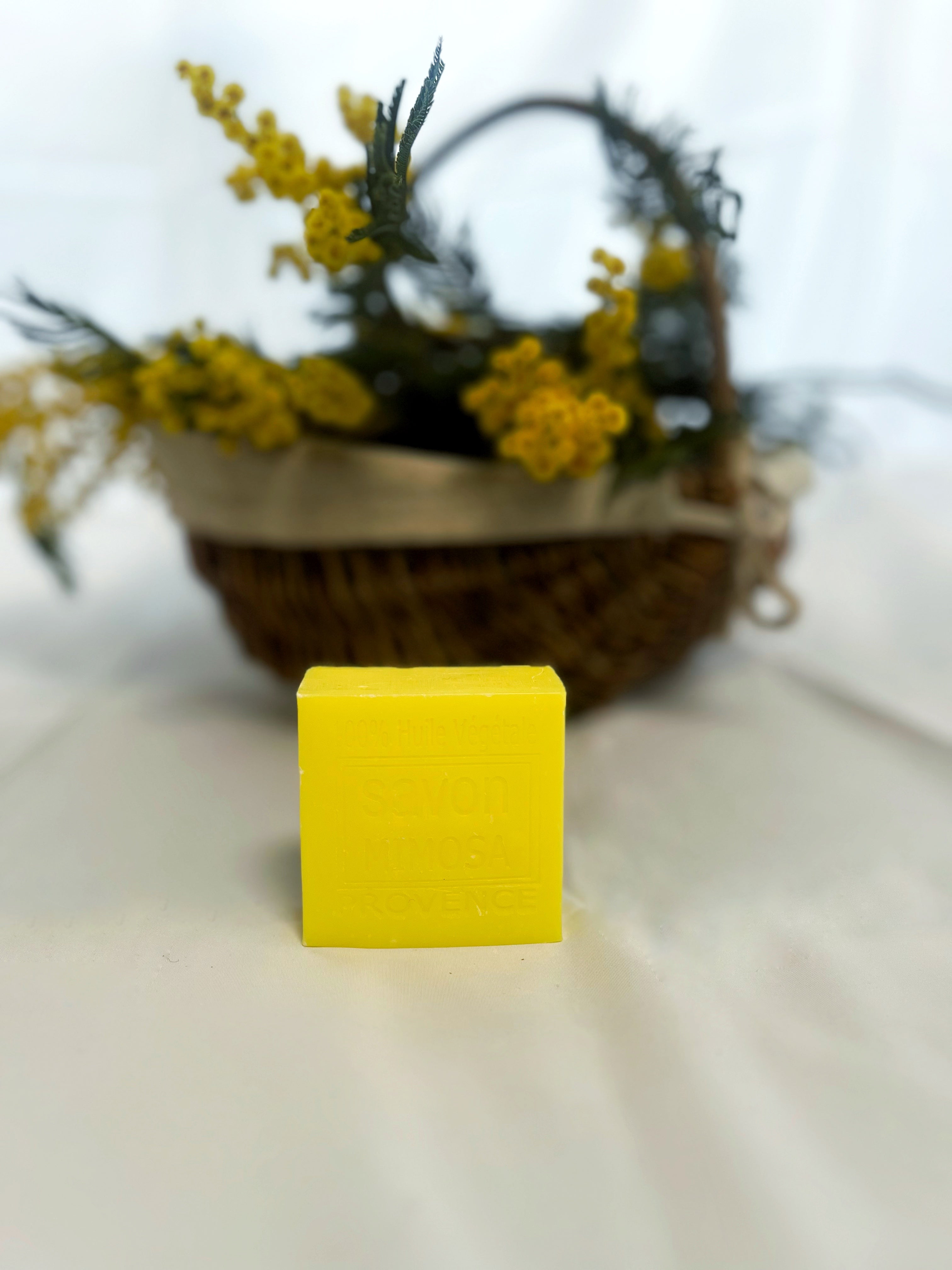 Savon solide parfum mimosa 100g, savon artisanal sensoriel aux ingrédients naturels, senteur florale lumineuse pour une toilette douce et élégante
