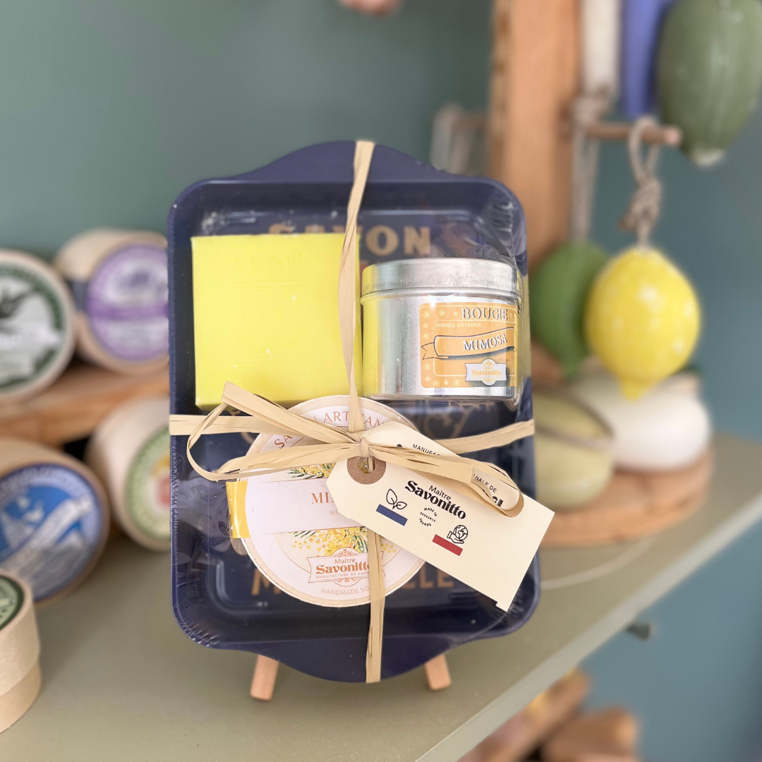 Coffret cadeau mimosa avec produits parfumés assortis