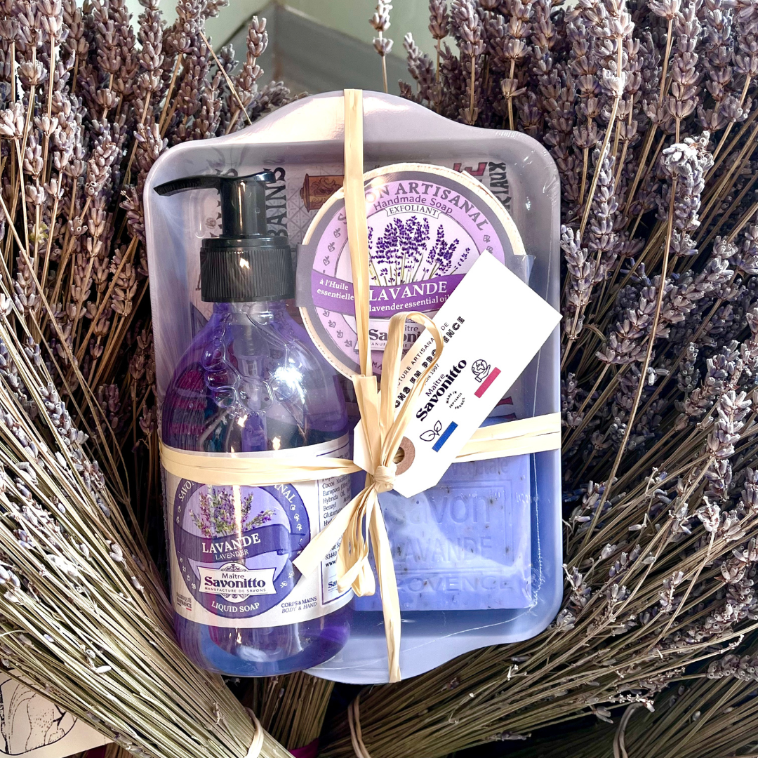Coffret lavande avec savon liquide, savon en boîte bois et savon carré assortis