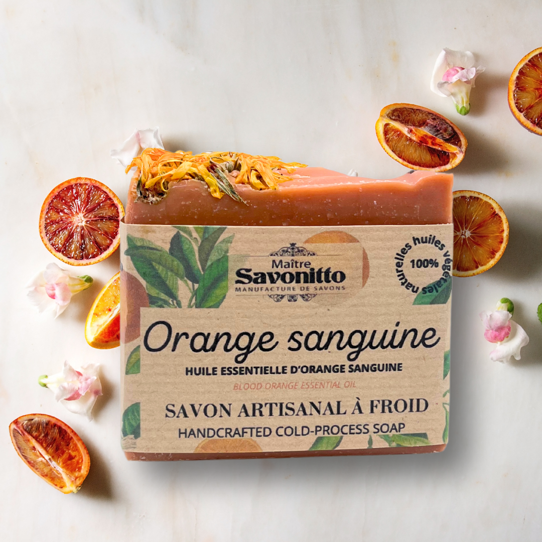Savon saponifié à froid à l’huile essentielle d’orange sanguine, fabrication artisanale pour une toilette vitaminée et pétillante