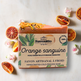 Savon saponifié à froid à l’huile essentielle d’orange sanguine, fabrication artisanale pour une toilette vitaminée et pétillante