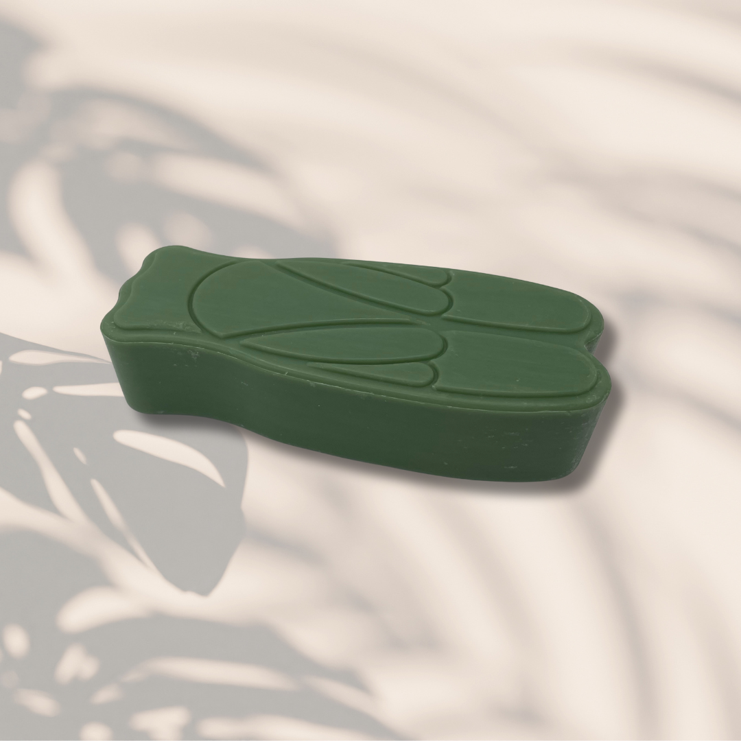 Savon cigale Figue & Olive 100g, fabrication artisanale française, soin lavant doux pour une peau souple aux accents de Provence.