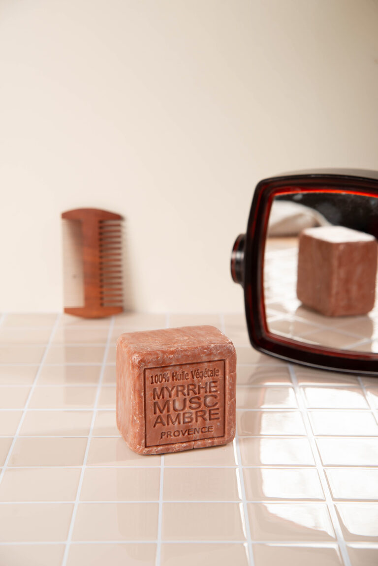 savon cube myrrhe musc et ambre