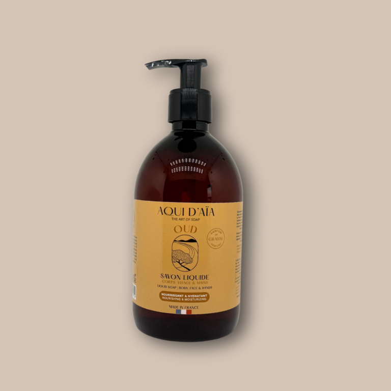 Flacon de savon liquide artisanal parfum bois de oud 500 ml pour les mains et le corps.